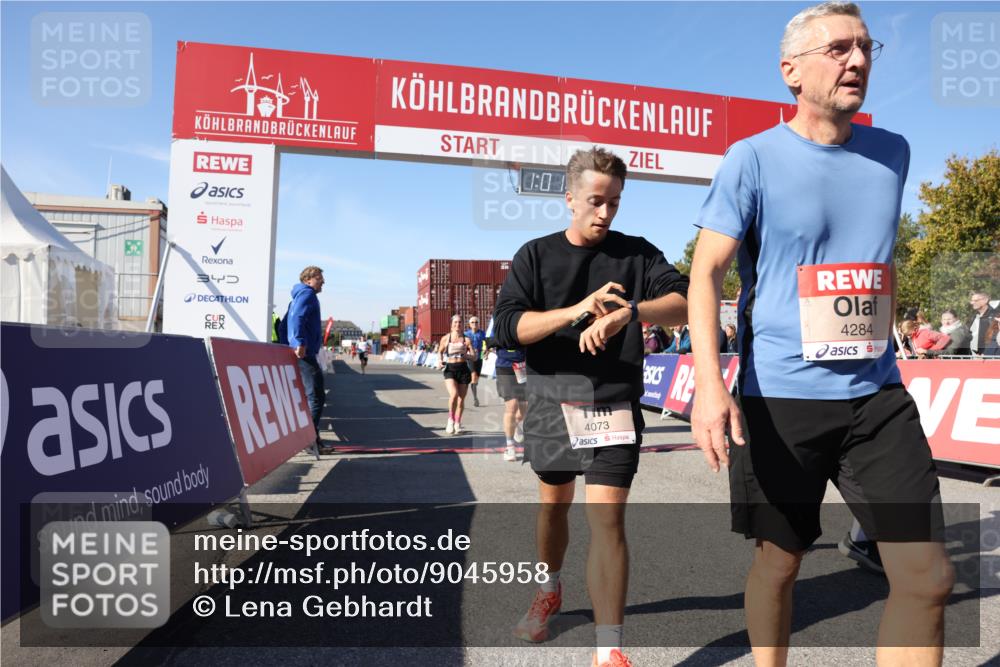 03.10.2025 - Köhlbrandbrückenlauf Lena Gebhardt http://msf.ph/oto/9045958 03.10.2025 13:01:34 Ziel 4047, 4073, 4199, 4219, 4220, 4257, 4284, 4292, 4304, 5424, 6187, 6775, 6801 meine-sportfotos.de