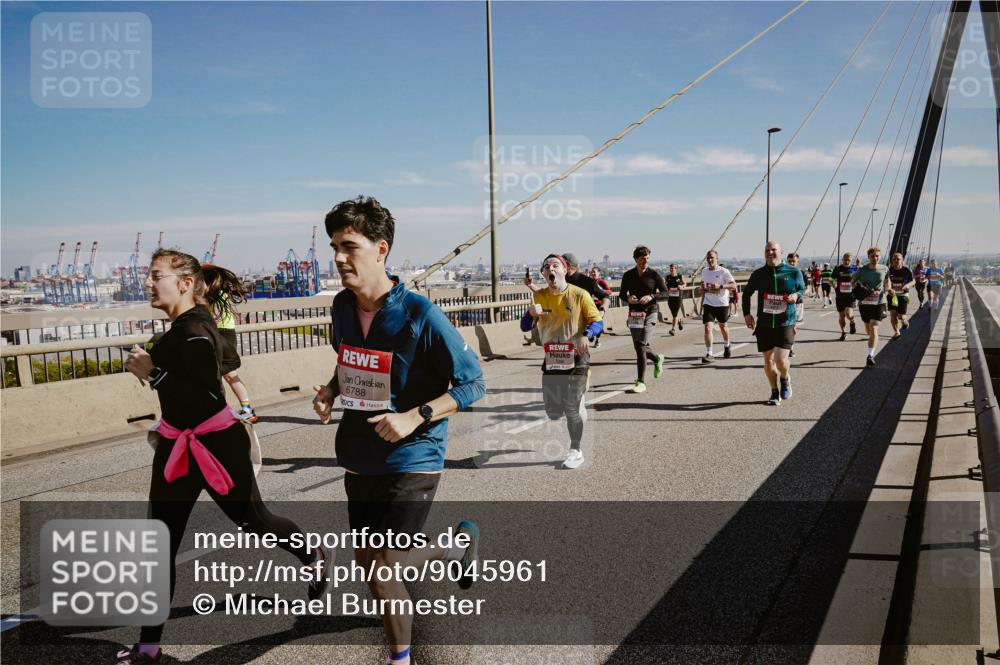 03.10.2025 - Köhlbrandbrückenlauf Michael Burmester http://msf.ph/oto/9045961 03.10.2025 12:28:24 Position 1 6788 meine-sportfotos.de