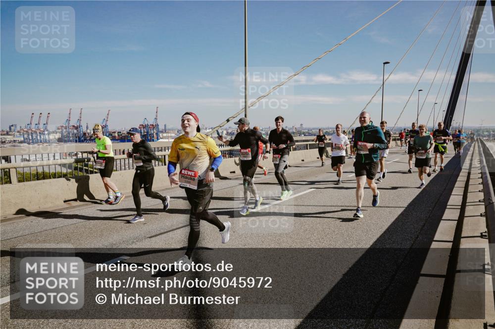 03.10.2025 - Köhlbrandbrückenlauf Michael Burmester http://msf.ph/oto/9045972 03.10.2025 12:28:25 Position 1  meine-sportfotos.de