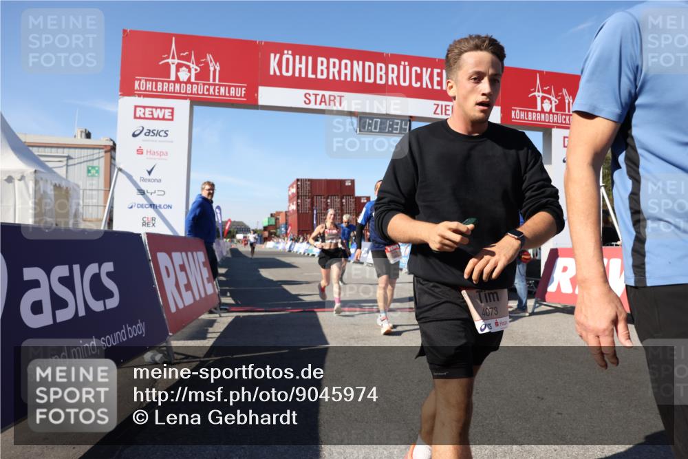 03.10.2025 - Köhlbrandbrückenlauf Lena Gebhardt http://msf.ph/oto/9045974 03.10.2025 13:01:35 Ziel 4047, 4073, 4199, 4219, 4220, 4257, 4284, 4292, 4304, 5424, 6775, 6801 meine-sportfotos.de