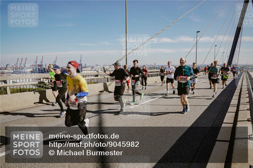 03.10.2025 - Köhlbrandbrückenlauf Michael Burmester http://msf.ph/oto/9045982 03.10.2025 12:28:25 Position 1 5396 meine-sportfotos.de
