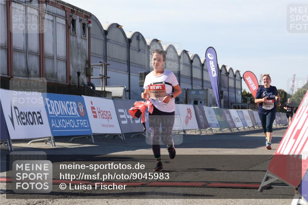 03.10.2025 - Köhlbrandbrückenlauf Luisa Fischer http://msf.ph/oto/9045983 03.10.2025 13:46:54 Ziel 7034, 5275, 5295, 5372, 5388, 5759, 6558 meine-sportfotos.de