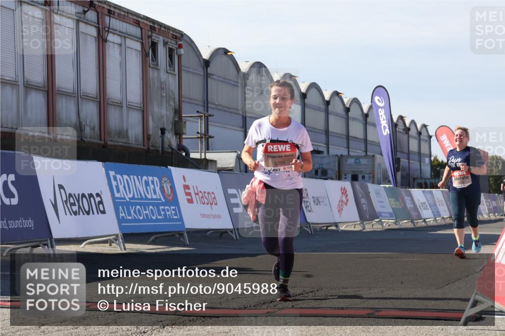 03.10.2025 - Köhlbrandbrückenlauf Luisa Fischer http://msf.ph/oto/9045988 03.10.2025 13:46:55 Ziel 7034, 5275, 5295, 5372, 5388, 5759, 6558 meine-sportfotos.de