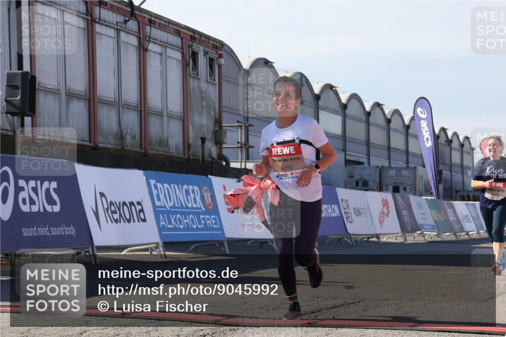 03.10.2025 - Köhlbrandbrückenlauf Luisa Fischer http://msf.ph/oto/9045992 03.10.2025 13:46:55 Ziel 7034, 5275, 5295, 5372, 5388, 5759, 6558 meine-sportfotos.de