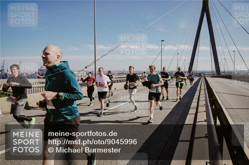 03.10.2025 - Köhlbrandbrückenlauf Michael Burmester http://msf.ph/oto/9045996 03.10.2025 12:28:26 Position 1  meine-sportfotos.de