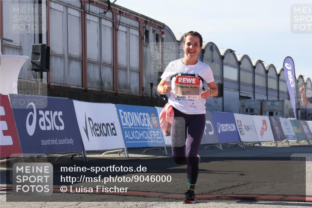 03.10.2025 - Köhlbrandbrückenlauf Luisa Fischer http://msf.ph/oto/9046000 03.10.2025 13:46:55 Ziel 7034, 5275, 5295, 5372, 5388, 5759, 6558 meine-sportfotos.de