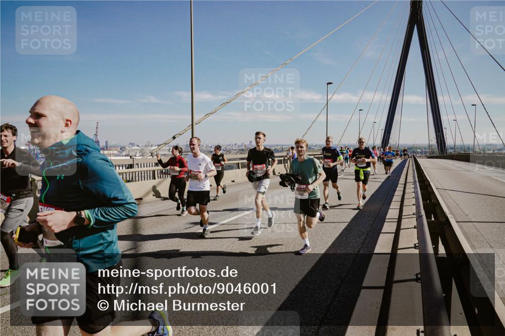 03.10.2025 - Köhlbrandbrückenlauf Michael Burmester http://msf.ph/oto/9046001 03.10.2025 12:28:26 Position 1  meine-sportfotos.de