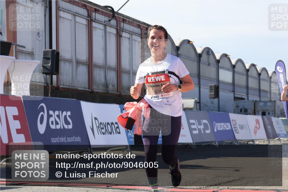 03.10.2025 - Köhlbrandbrückenlauf Luisa Fischer http://msf.ph/oto/9046005 03.10.2025 13:46:56 Ziel 7034, 5275, 5295, 5372, 5388, 5759, 6558 meine-sportfotos.de