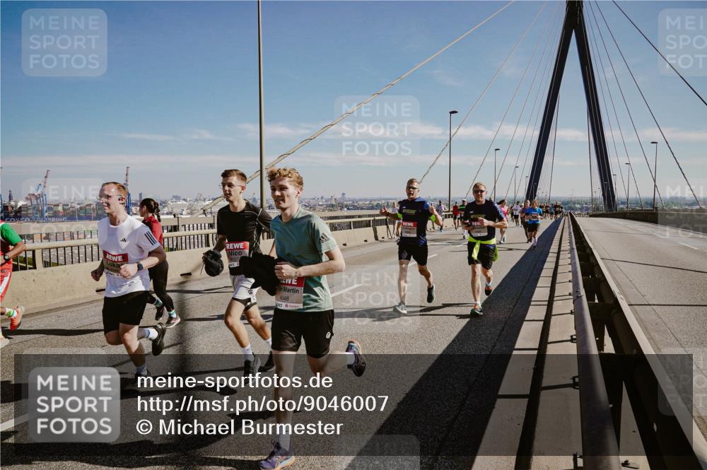 03.10.2025 - Köhlbrandbrückenlauf Michael Burmester http://msf.ph/oto/9046007 03.10.2025 12:28:27 Position 1 4048 meine-sportfotos.de