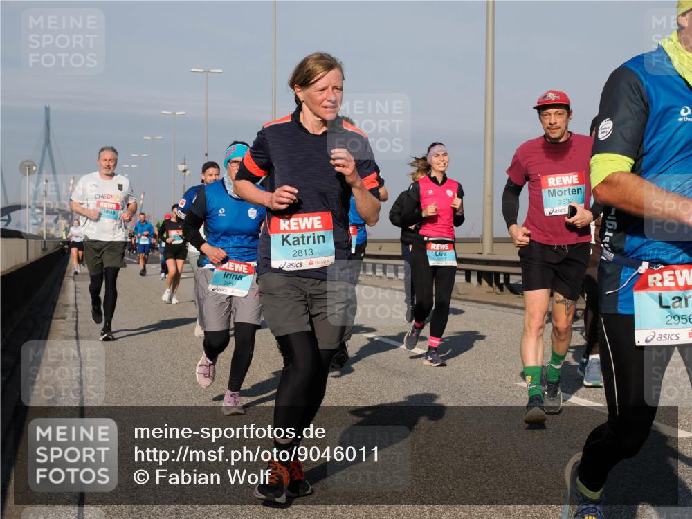 03.10.2025 - Köhlbrandbrückenlauf Fabian Wolf http://msf.ph/oto/9046011 03.10.2025 09:58:13 Position 3 24, 2954, 2813, 2832, 2956 meine-sportfotos.de
