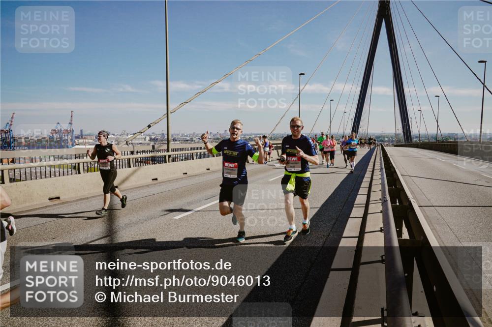 03.10.2025 - Köhlbrandbrückenlauf Michael Burmester http://msf.ph/oto/9046013 03.10.2025 12:28:27 Position 1  meine-sportfotos.de
