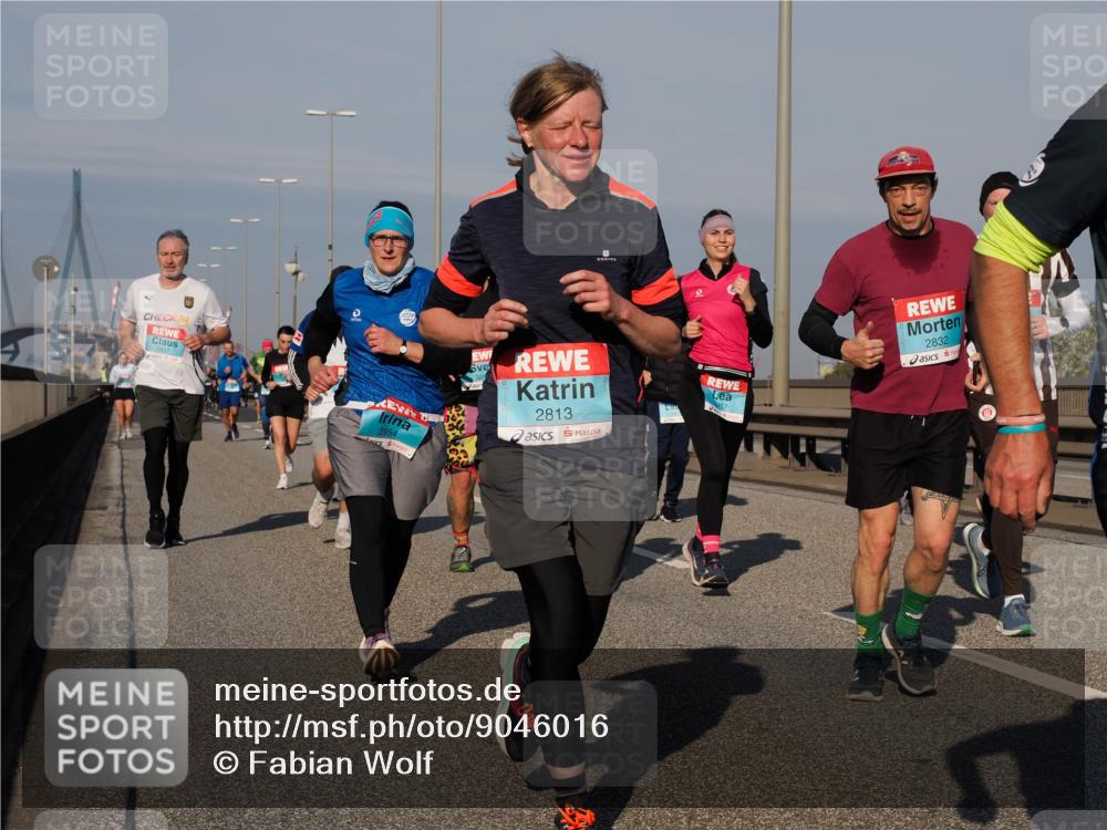 03.10.2025 - Köhlbrandbrückenlauf Fabian Wolf http://msf.ph/oto/9046016 03.10.2025 09:58:13 Position 3 24, 2954, 2813, 2832 meine-sportfotos.de