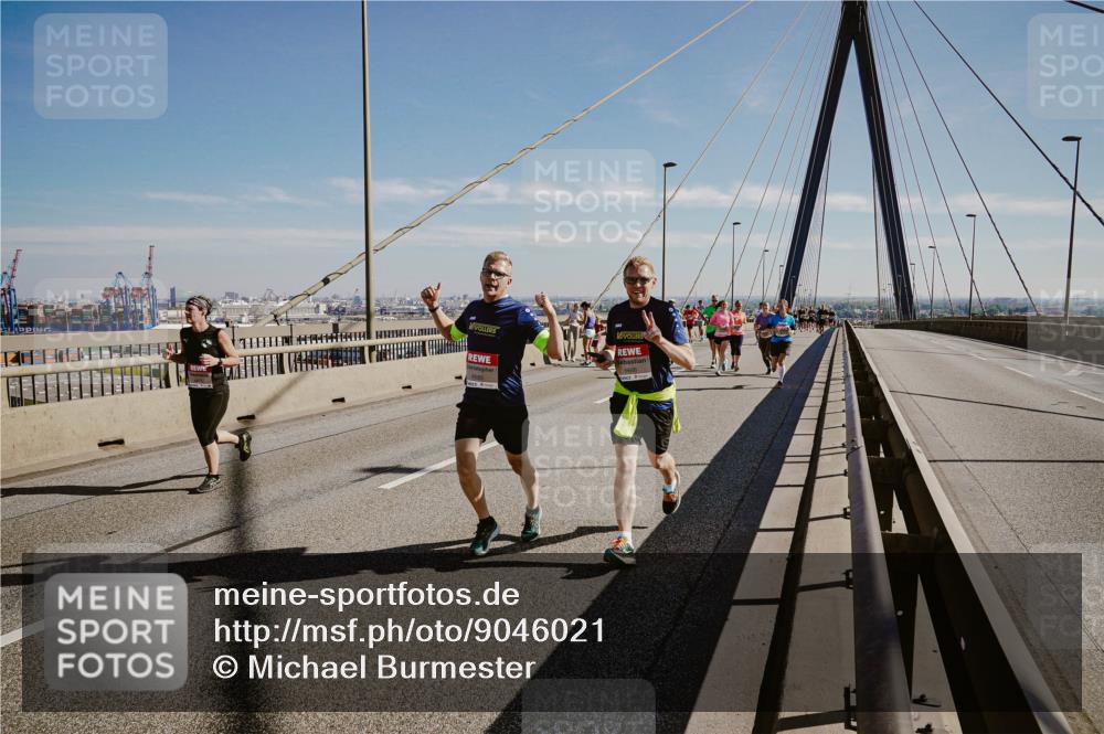 03.10.2025 - Köhlbrandbrückenlauf Michael Burmester http://msf.ph/oto/9046021 03.10.2025 12:28:28 Position 1  meine-sportfotos.de