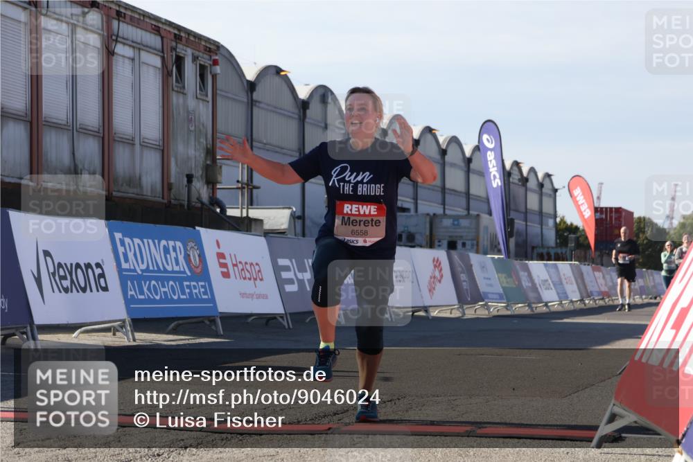 03.10.2025 - Köhlbrandbrückenlauf Luisa Fischer http://msf.ph/oto/9046024 03.10.2025 13:46:58 Ziel 7034, 5275, 5295, 5372, 5388, 5759, 6558 meine-sportfotos.de