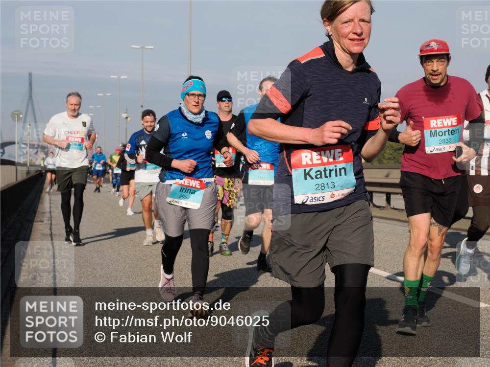 03.10.2025 - Köhlbrandbrückenlauf Fabian Wolf http://msf.ph/oto/9046025 03.10.2025 09:58:14 Position 3 24, 2954, 3751, 2813, 2832 meine-sportfotos.de