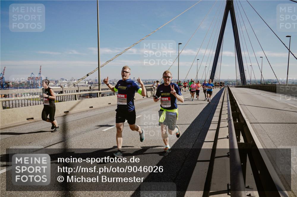 03.10.2025 - Köhlbrandbrückenlauf Michael Burmester http://msf.ph/oto/9046026 03.10.2025 12:28:28 Position 1  meine-sportfotos.de
