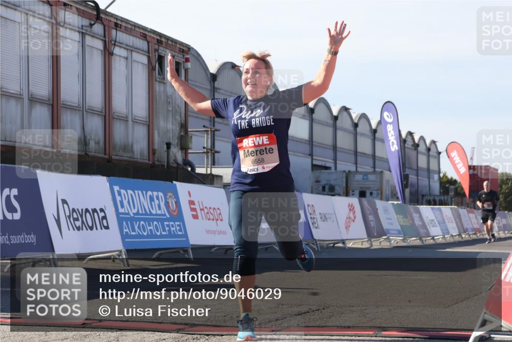 03.10.2025 - Köhlbrandbrückenlauf Luisa Fischer http://msf.ph/oto/9046029 03.10.2025 13:46:58 Ziel 7034, 5275, 5295, 5372, 5388, 5759, 6558 meine-sportfotos.de
