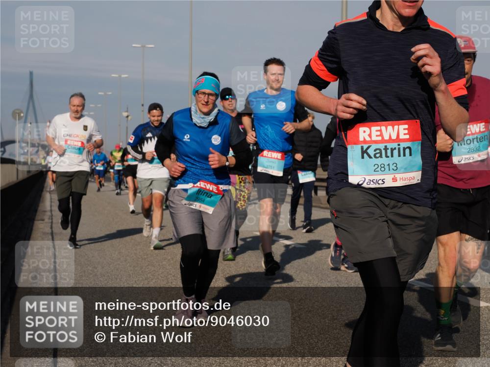 03.10.2025 - Köhlbrandbrückenlauf Fabian Wolf http://msf.ph/oto/9046030 03.10.2025 09:58:14 Position 3 24, 2954, 3751, 2813, 2832 meine-sportfotos.de