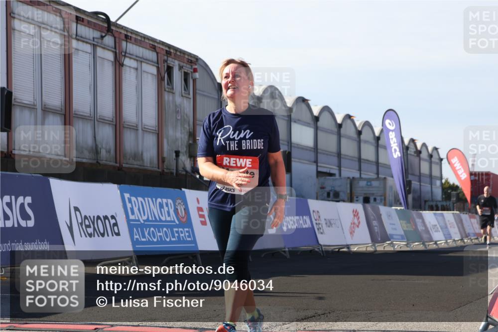 03.10.2025 - Köhlbrandbrückenlauf Luisa Fischer http://msf.ph/oto/9046034 03.10.2025 13:46:58 Ziel 7034, 5275, 5295, 5372, 5388, 5759, 6558 meine-sportfotos.de