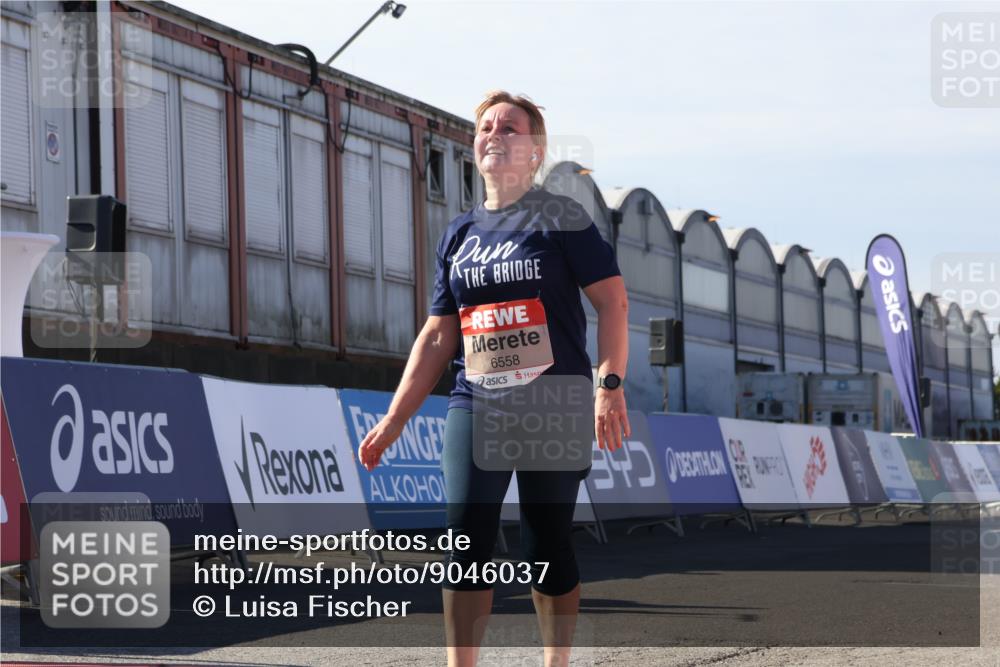 03.10.2025 - Köhlbrandbrückenlauf Luisa Fischer http://msf.ph/oto/9046037 03.10.2025 13:46:59 Ziel 7034, 5275, 5295, 5372, 5388, 6558 meine-sportfotos.de