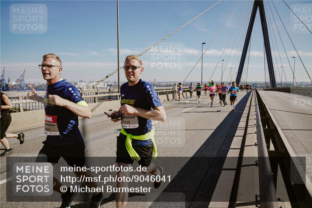 03.10.2025 - Köhlbrandbrückenlauf Michael Burmester http://msf.ph/oto/9046041 03.10.2025 12:28:28 Position 1  meine-sportfotos.de