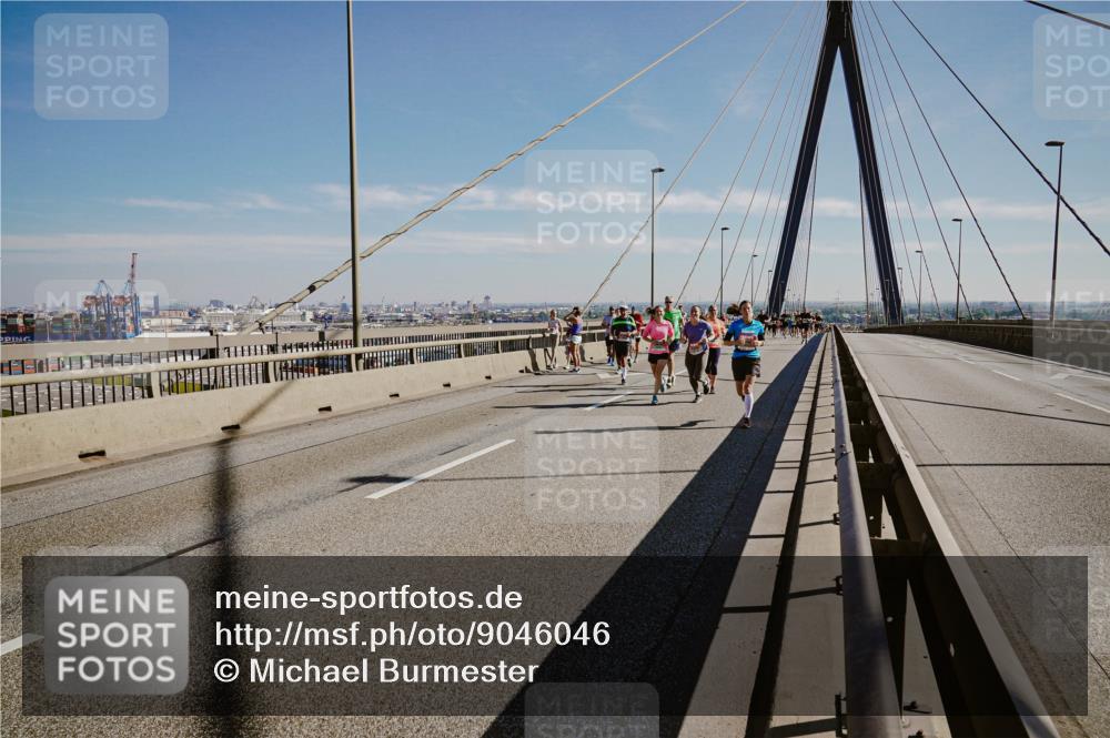 03.10.2025 - Köhlbrandbrückenlauf Michael Burmester http://msf.ph/oto/9046046 03.10.2025 12:28:29 Position 1  meine-sportfotos.de