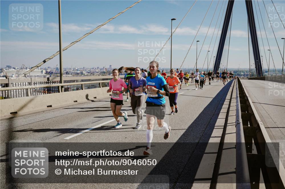 03.10.2025 - Köhlbrandbrückenlauf Michael Burmester http://msf.ph/oto/9046050 03.10.2025 12:28:31 Position 1 4871 meine-sportfotos.de