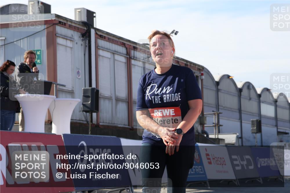 03.10.2025 - Köhlbrandbrückenlauf Luisa Fischer http://msf.ph/oto/9046053 03.10.2025 13:47:00 Ziel 7034, 5275, 5295, 5372, 5388, 6558 meine-sportfotos.de