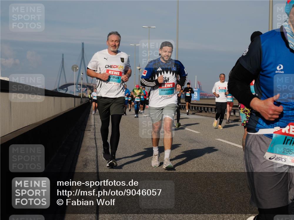 03.10.2025 - Köhlbrandbrückenlauf Fabian Wolf http://msf.ph/oto/9046057 03.10.2025 09:58:15 Position 3 24, 2837, 2834, 1947, 295 meine-sportfotos.de
