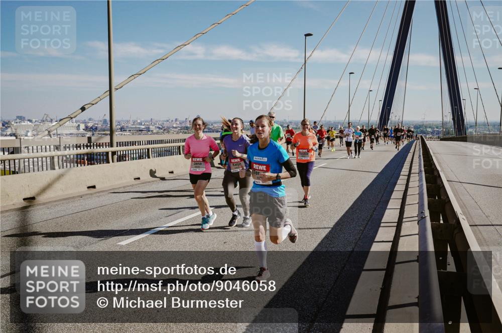 03.10.2025 - Köhlbrandbrückenlauf Michael Burmester http://msf.ph/oto/9046058 03.10.2025 12:28:31 Position 1  meine-sportfotos.de