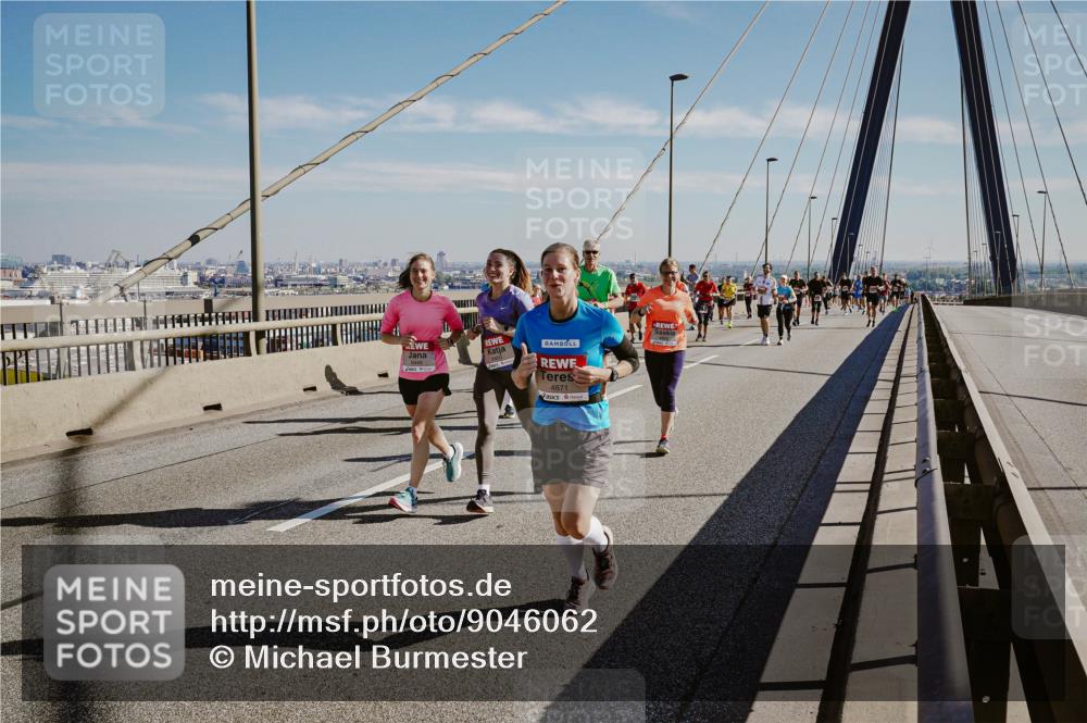 03.10.2025 - Köhlbrandbrückenlauf Michael Burmester http://msf.ph/oto/9046062 03.10.2025 12:28:31 Position 1 4871 meine-sportfotos.de