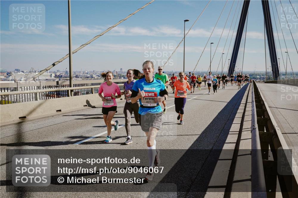 03.10.2025 - Köhlbrandbrückenlauf Michael Burmester http://msf.ph/oto/9046067 03.10.2025 12:28:31 Position 1 4871 meine-sportfotos.de