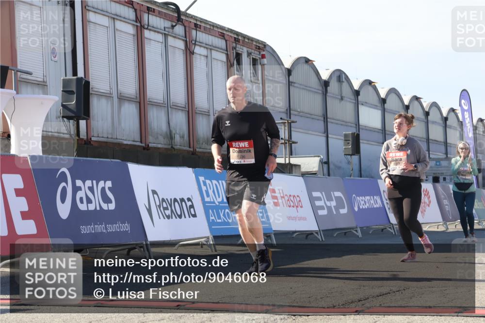03.10.2025 - Köhlbrandbrückenlauf Luisa Fischer http://msf.ph/oto/9046068 03.10.2025 13:47:08 Ziel 7015, 5136, 6073, 6558 meine-sportfotos.de