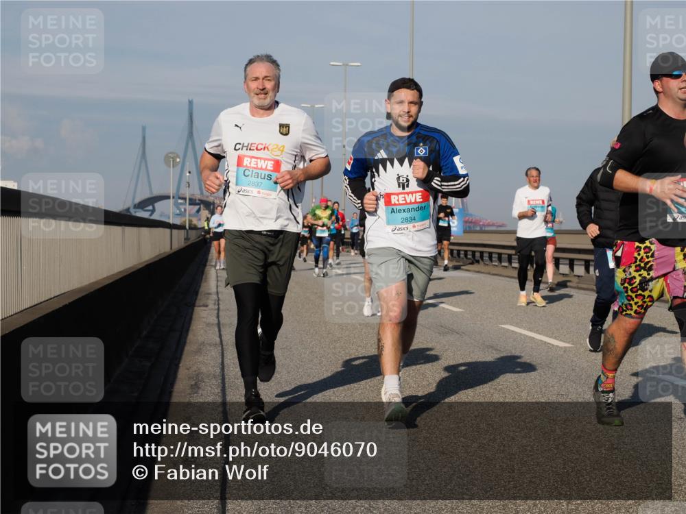 03.10.2025 - Köhlbrandbrückenlauf Fabian Wolf http://msf.ph/oto/9046070 03.10.2025 09:58:16 Position 3 24, 2837, 2834 meine-sportfotos.de