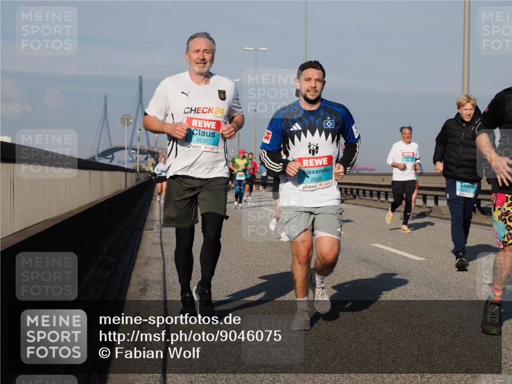 03.10.2025 - Köhlbrandbrückenlauf Fabian Wolf http://msf.ph/oto/9046075 03.10.2025 09:58:16 Position 3 24, 2837, 2834, 1372 meine-sportfotos.de