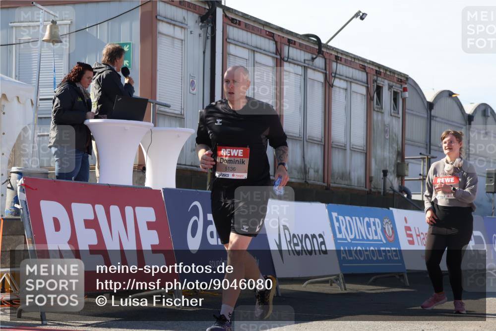 03.10.2025 - Köhlbrandbrückenlauf Luisa Fischer http://msf.ph/oto/9046080 03.10.2025 13:47:09 Ziel 7015, 5136, 5635, 5636, 6073, 6558 meine-sportfotos.de