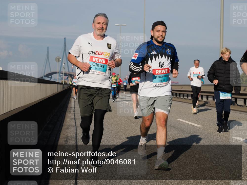 03.10.2025 - Köhlbrandbrückenlauf Fabian Wolf http://msf.ph/oto/9046081 03.10.2025 09:58:16 Position 3 24, 2837, 2834, 1372 meine-sportfotos.de