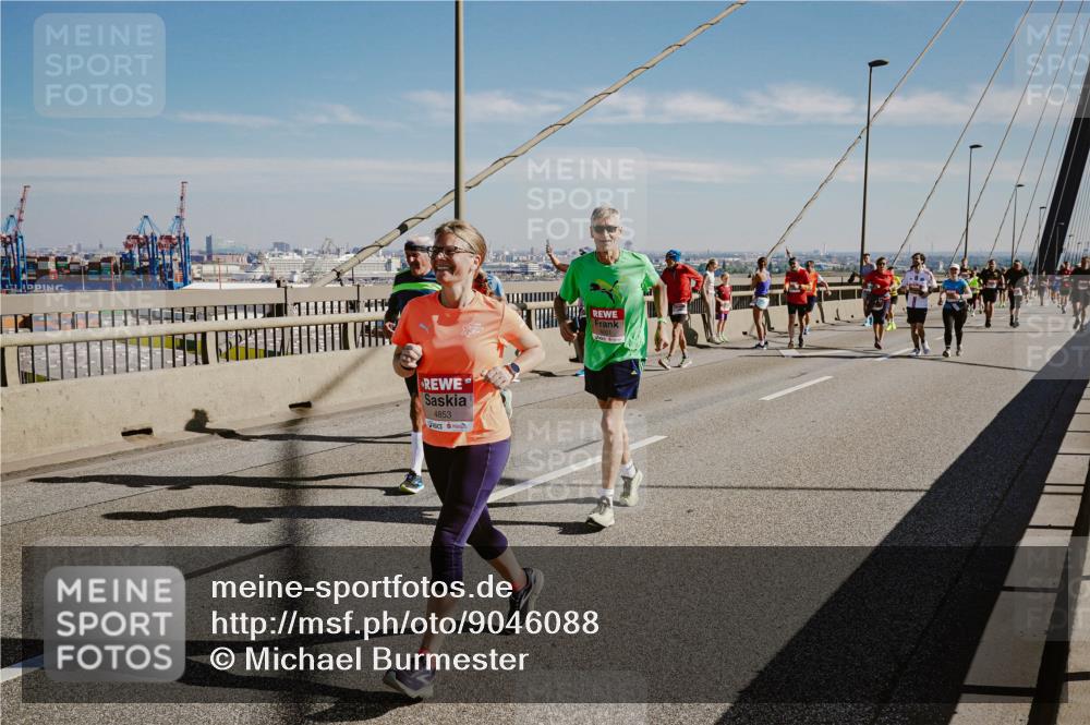 03.10.2025 - Köhlbrandbrückenlauf Michael Burmester http://msf.ph/oto/9046088 03.10.2025 12:28:33 Position 1 4853 meine-sportfotos.de