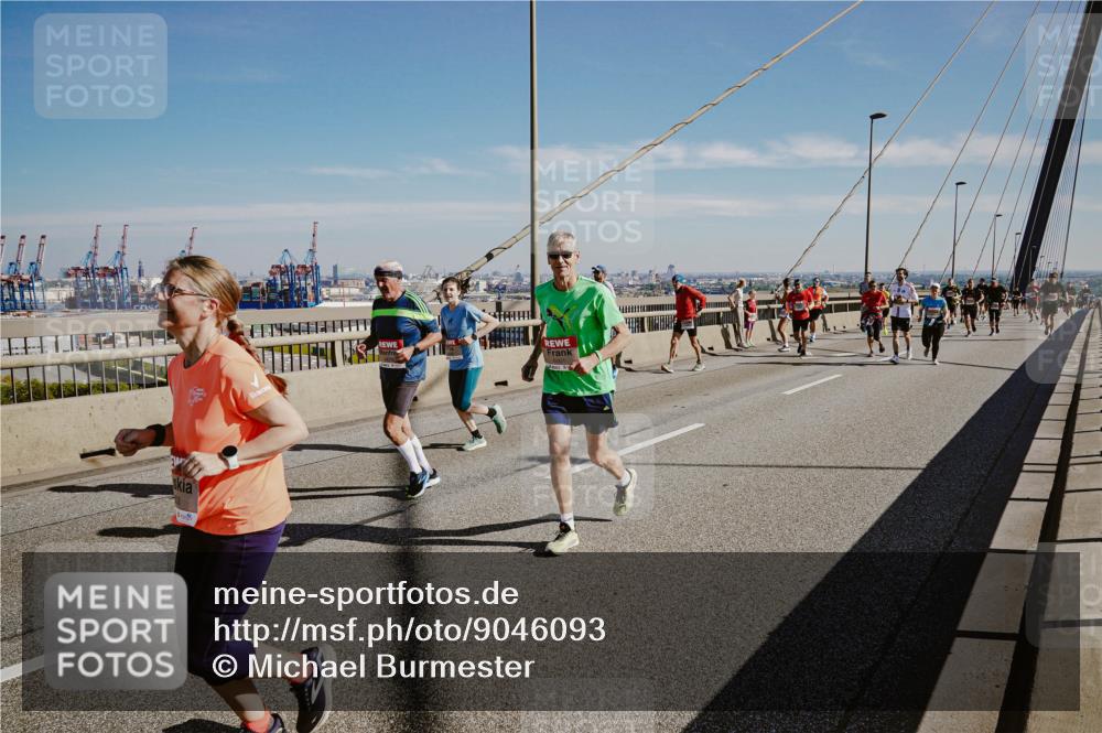 03.10.2025 - Köhlbrandbrückenlauf Michael Burmester http://msf.ph/oto/9046093 03.10.2025 12:28:33 Position 1  meine-sportfotos.de