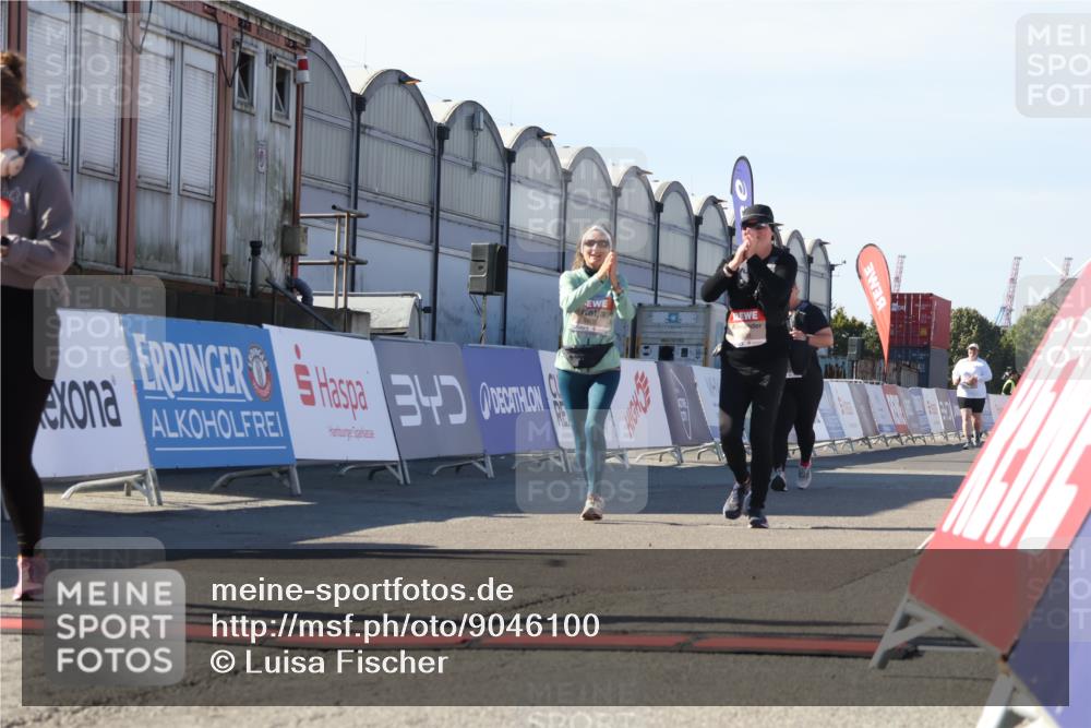 03.10.2025 - Köhlbrandbrückenlauf Luisa Fischer http://msf.ph/oto/9046100 03.10.2025 13:47:11 Ziel 7015, 5136, 5293, 5635, 5636, 6073 meine-sportfotos.de