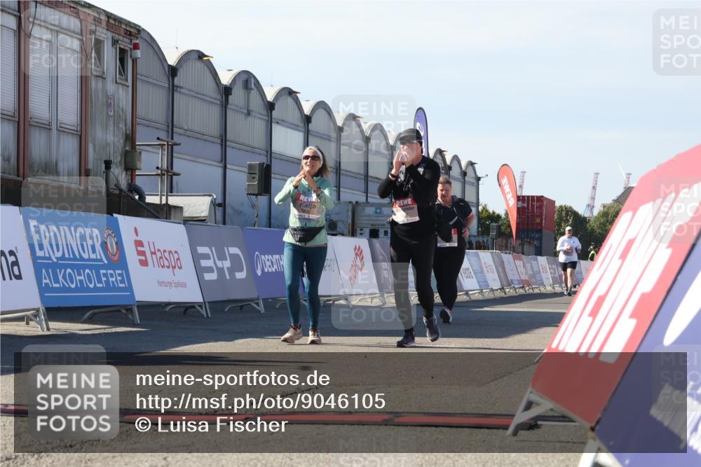 03.10.2025 - Köhlbrandbrückenlauf Luisa Fischer http://msf.ph/oto/9046105 03.10.2025 13:47:11 Ziel 7015, 5136, 5293, 5635, 5636, 6073 meine-sportfotos.de