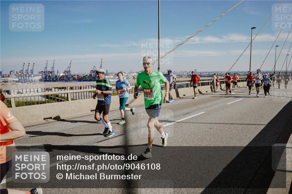 03.10.2025 - Köhlbrandbrückenlauf Michael Burmester http://msf.ph/oto/9046108 03.10.2025 12:28:34 Position 1  meine-sportfotos.de