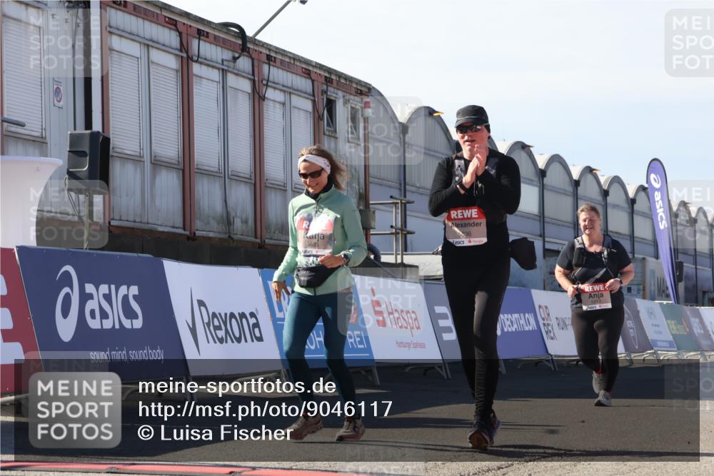 03.10.2025 - Köhlbrandbrückenlauf Luisa Fischer http://msf.ph/oto/9046117 03.10.2025 13:47:13 Ziel 7015, 5136, 5293, 5635, 5636, 6073 meine-sportfotos.de