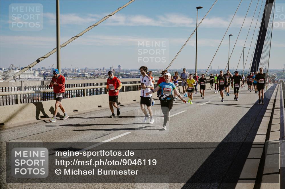 03.10.2025 - Köhlbrandbrückenlauf Michael Burmester http://msf.ph/oto/9046119 03.10.2025 12:28:36 Position 1  meine-sportfotos.de