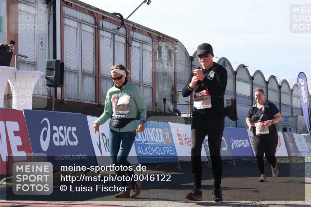 03.10.2025 - Köhlbrandbrückenlauf Luisa Fischer http://msf.ph/oto/9046122 03.10.2025 13:47:14 Ziel 7015, 5136, 5293, 5635, 5636, 6073 meine-sportfotos.de