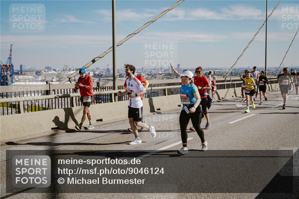 03.10.2025 - Köhlbrandbrückenlauf Michael Burmester http://msf.ph/oto/9046124 03.10.2025 12:28:37 Position 1 14141 meine-sportfotos.de
