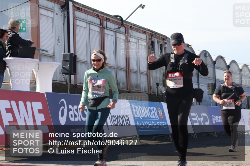 03.10.2025 - Köhlbrandbrückenlauf Luisa Fischer http://msf.ph/oto/9046127 03.10.2025 13:47:14 Ziel 7015, 5136, 5293, 5635, 5636, 6073 meine-sportfotos.de