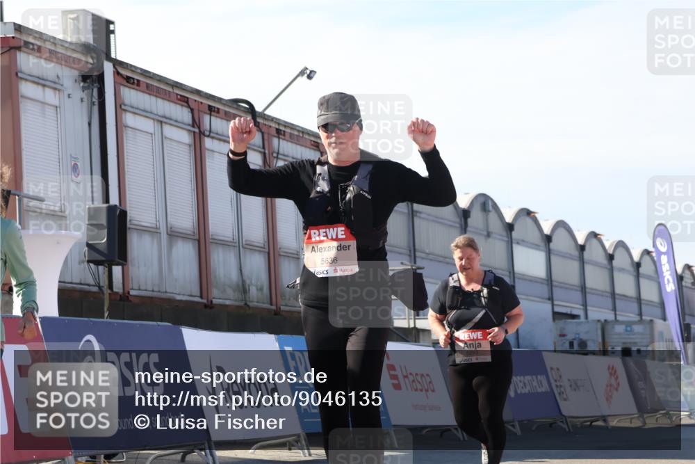 03.10.2025 - Köhlbrandbrückenlauf Luisa Fischer http://msf.ph/oto/9046135 03.10.2025 13:47:15 Ziel 7015, 5136, 5293, 5635, 5636, 6073 meine-sportfotos.de