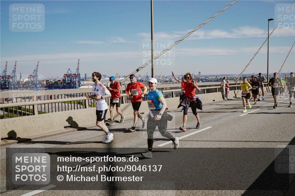 03.10.2025 - Köhlbrandbrückenlauf Michael Burmester http://msf.ph/oto/9046137 03.10.2025 12:28:38 Position 1  meine-sportfotos.de