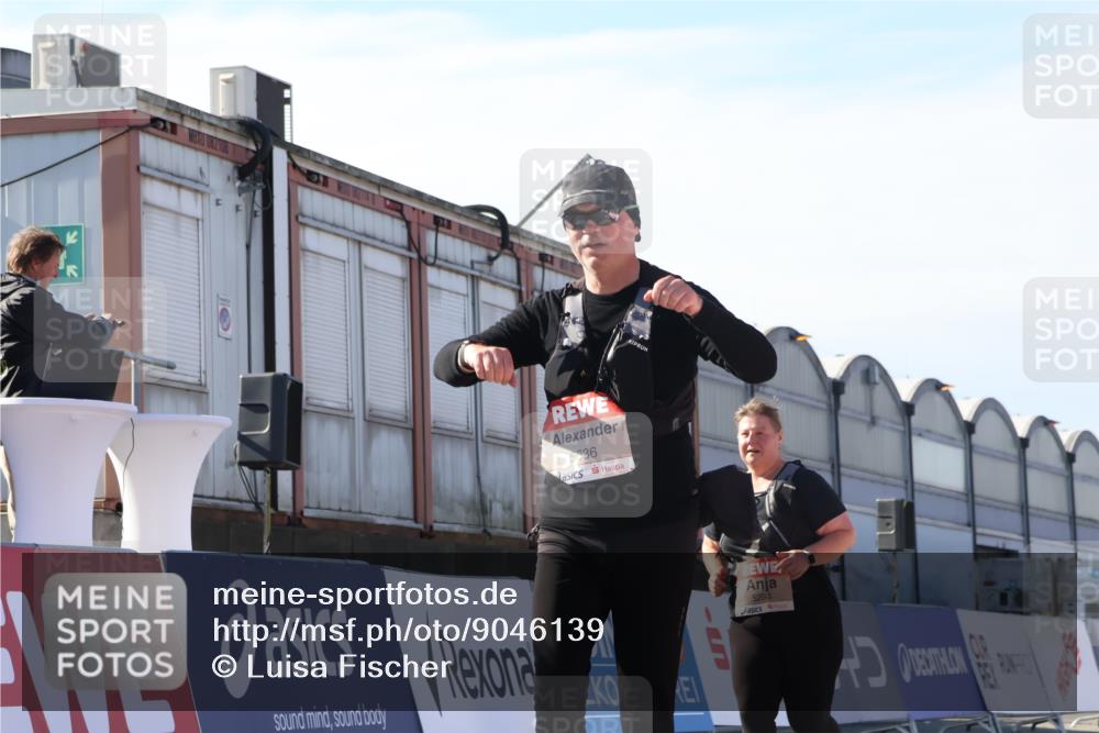 03.10.2025 - Köhlbrandbrückenlauf Luisa Fischer http://msf.ph/oto/9046139 03.10.2025 13:47:15 Ziel 7015, 5136, 5293, 5635, 5636, 6073 meine-sportfotos.de